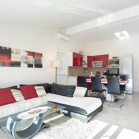 Nice Apartment In Ostrvica With Kitchen Exterior foto