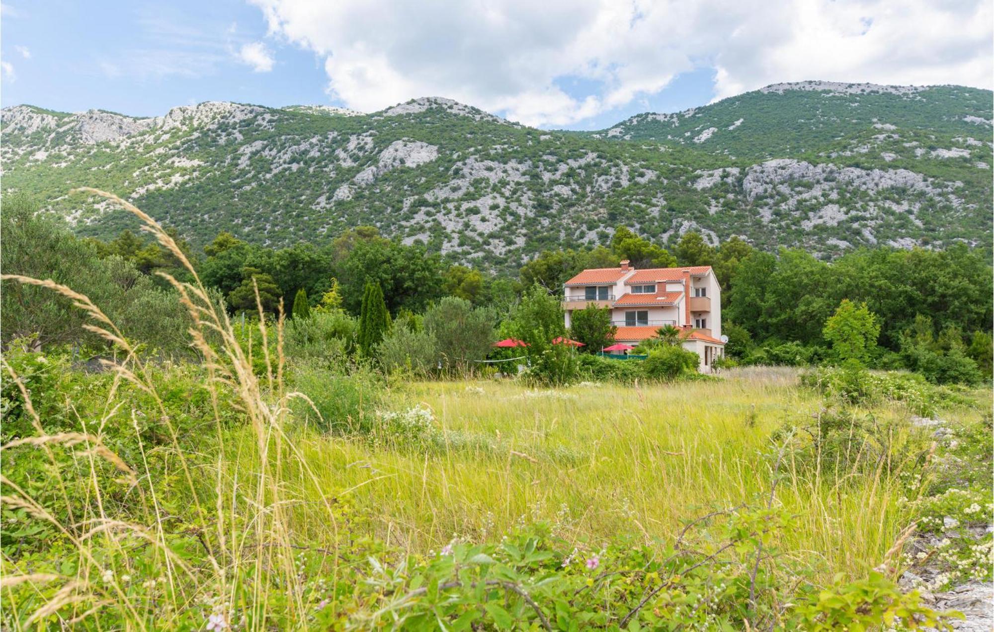 Nice Apartment In Ostrvica With Kitchen Exterior foto